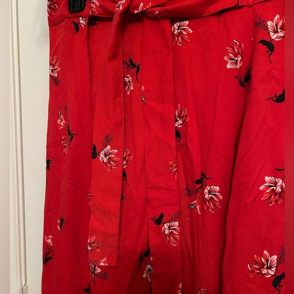 H&M RED FLORAL WRAP AROUND SKIRT - Picture 3 of 5